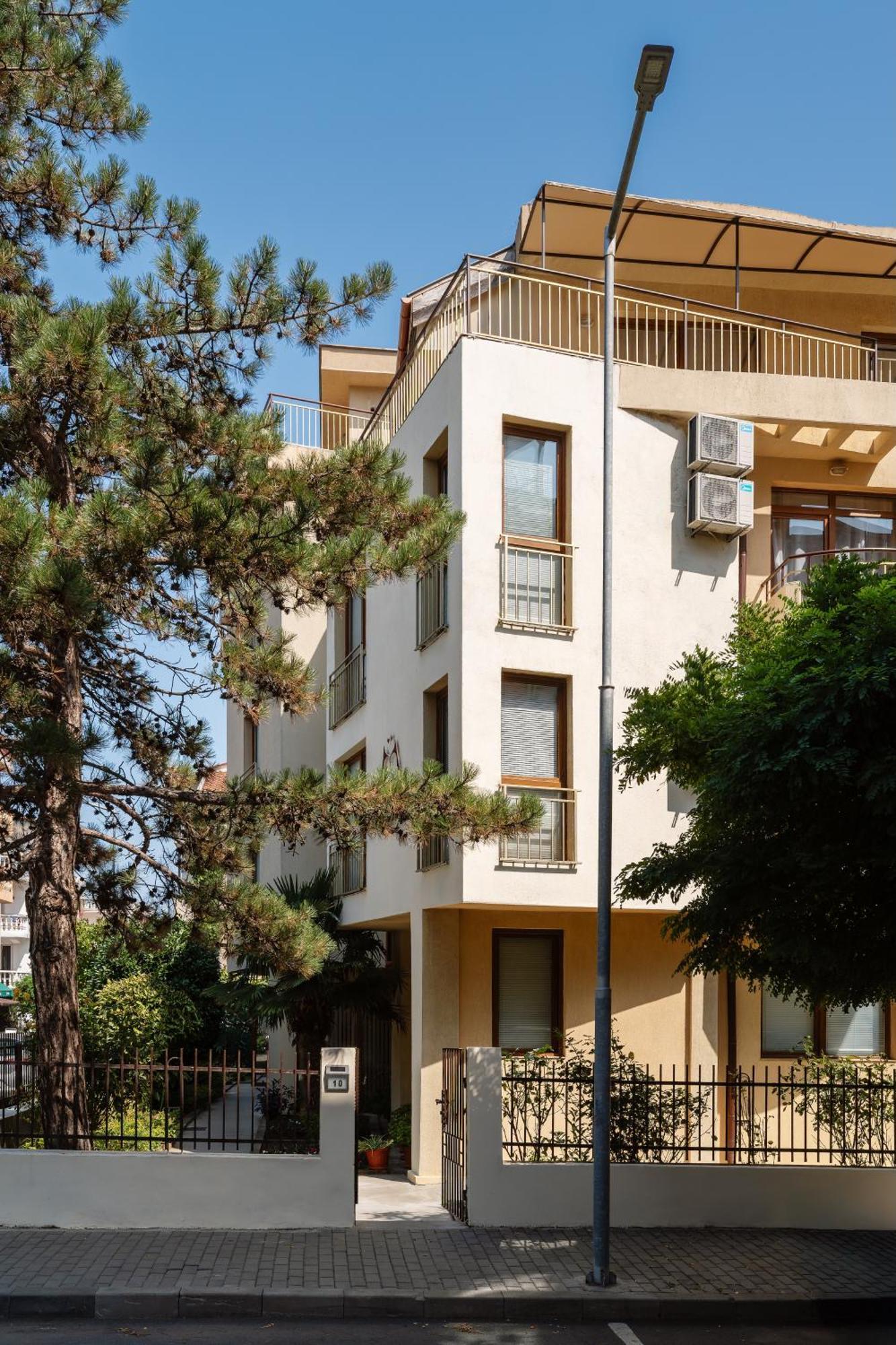 Hotel Milan Приморско Экстерьер фото