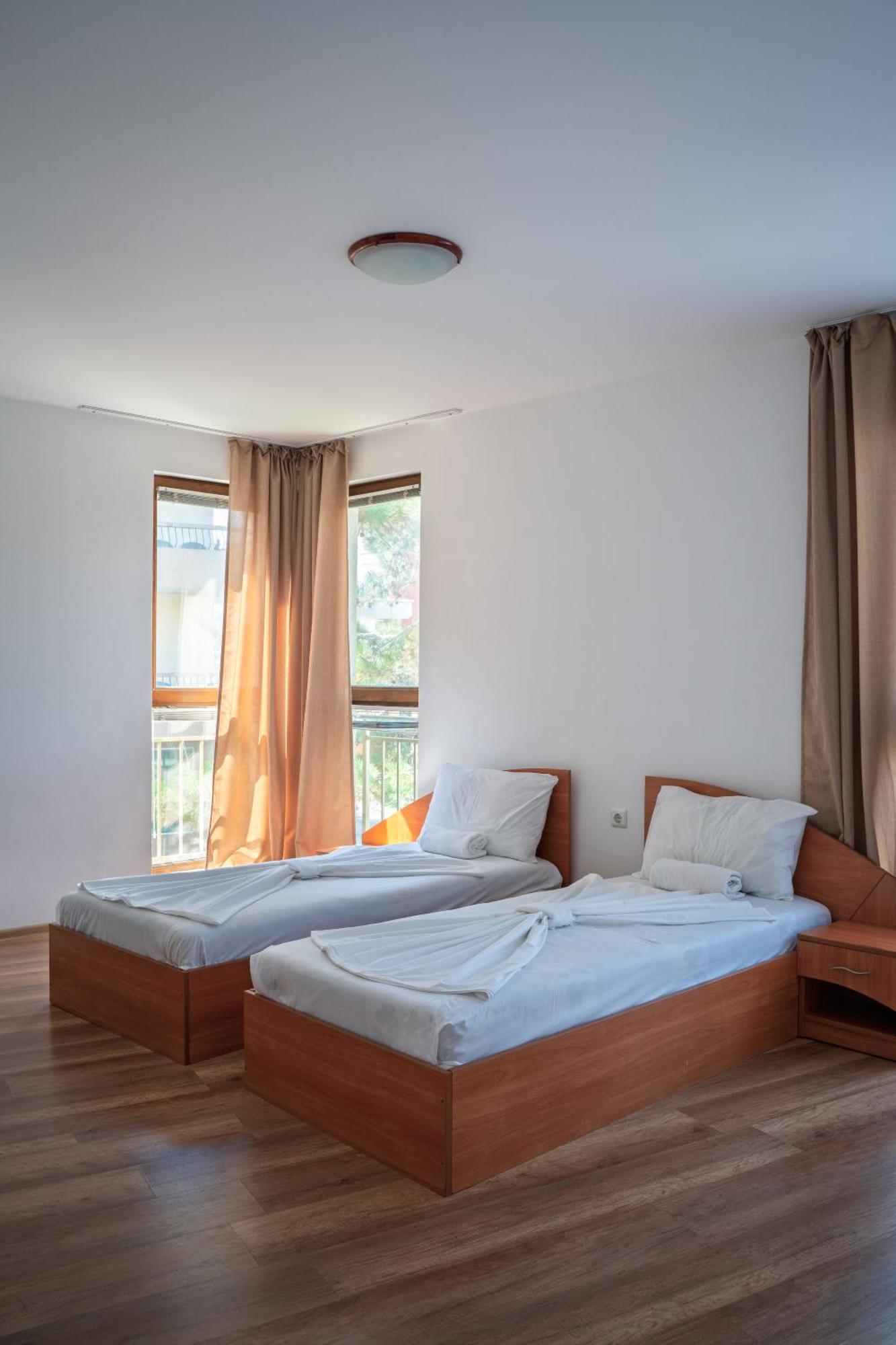 Hotel Milan Приморско Экстерьер фото