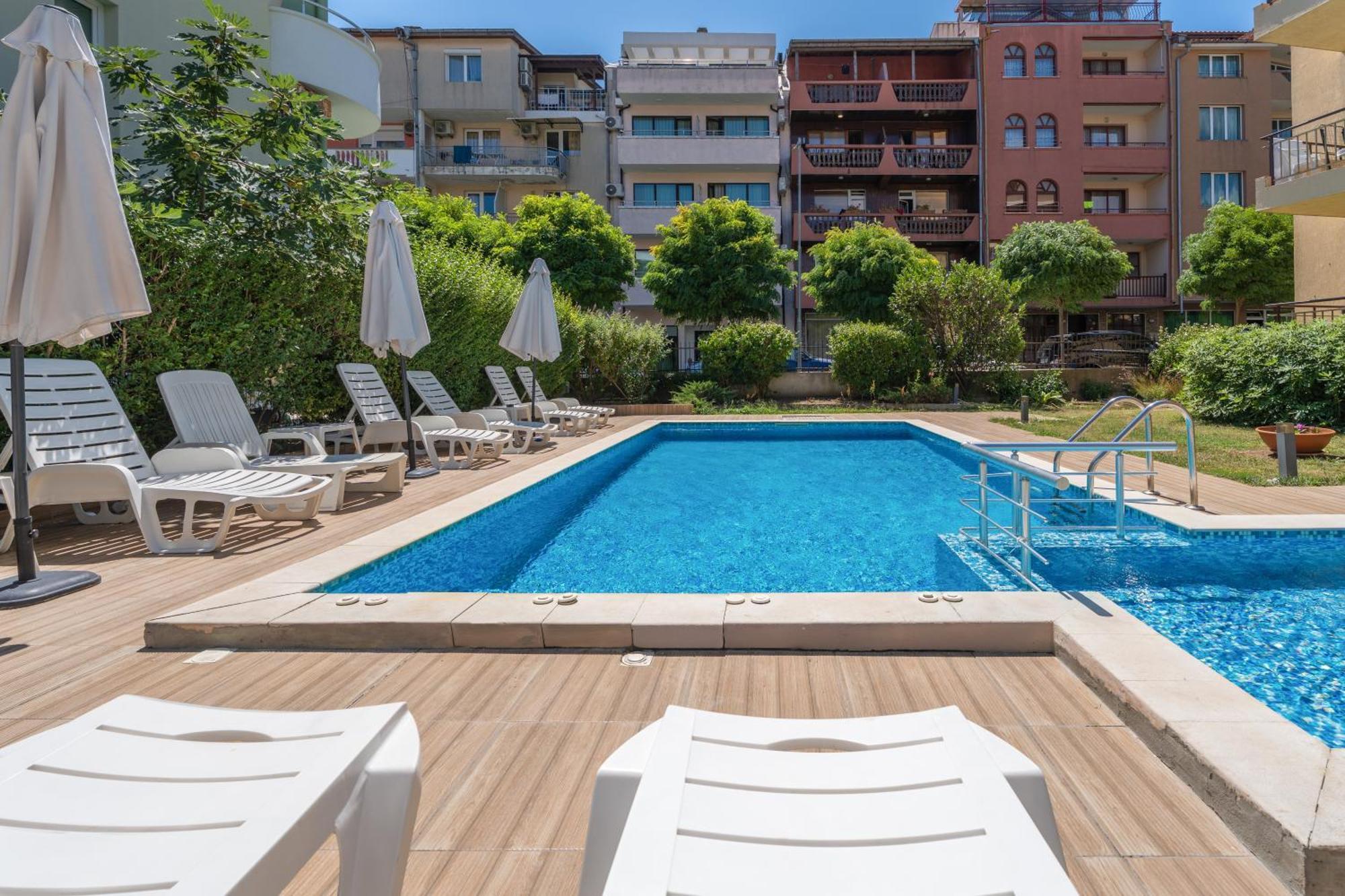 Hotel Milan Приморско Экстерьер фото