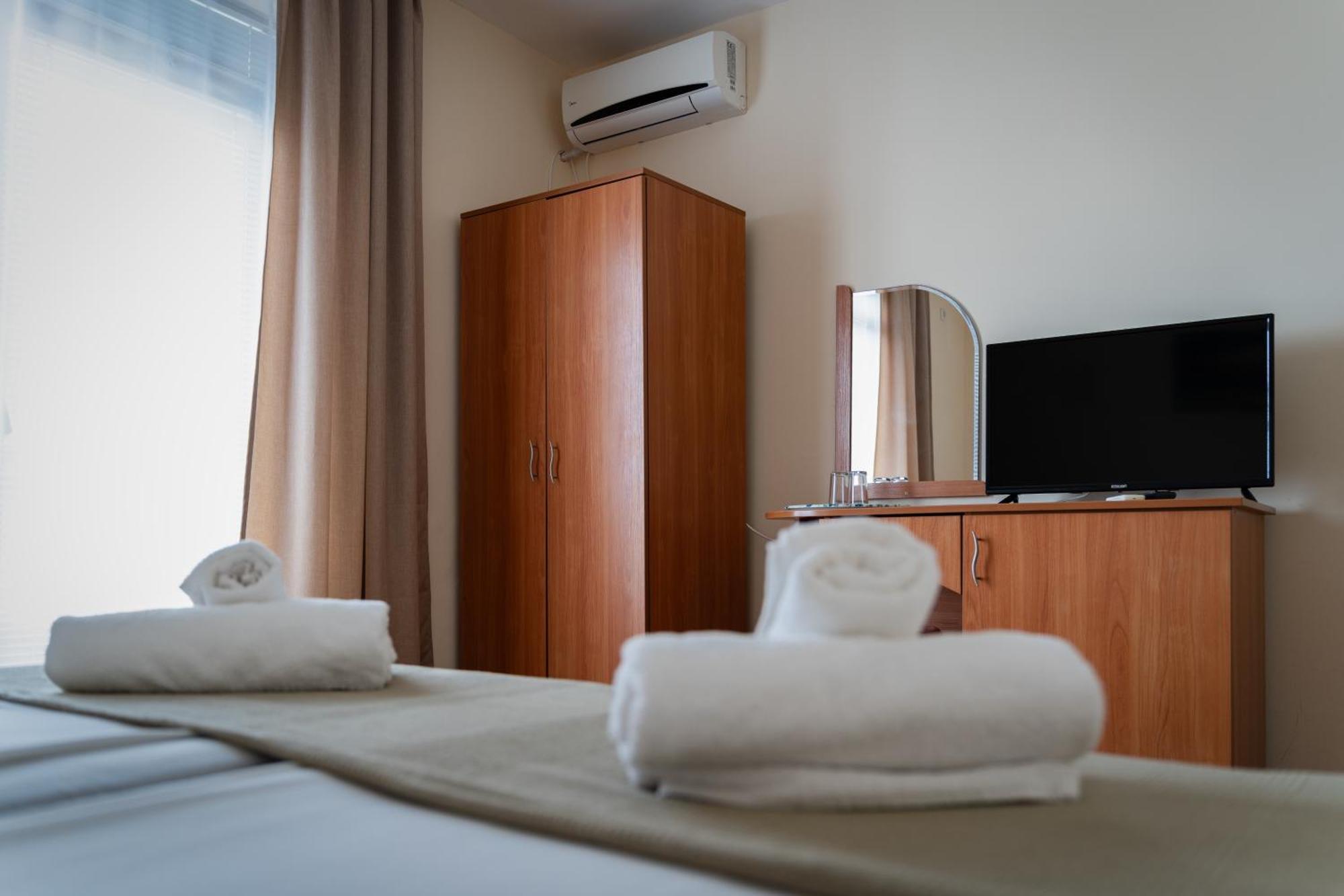 Hotel Milan Приморско Экстерьер фото